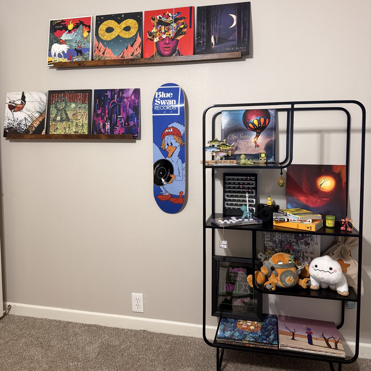 Etsy4EVR's tweet image. after a month and a half of living in this new house i finally set up my pc, so im the office decoration is #inprogress #notdoneyet #WIP