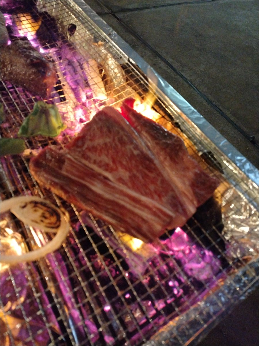 夏の終わりにわいわいBBQ。場所も良くてやいのやいの楽しかったあ。久しぶりに会えた仲間もいて良き日だったなあ。