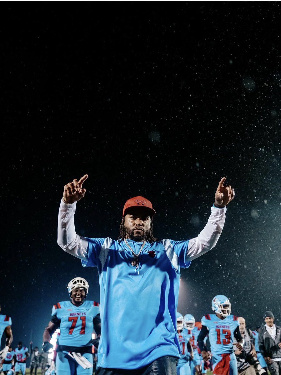 DelStateUniv's tweet image. Hornets win! 37-32! THE FIRST W UNDER COACH JAC! 🔴🔵 @DelSt_Football