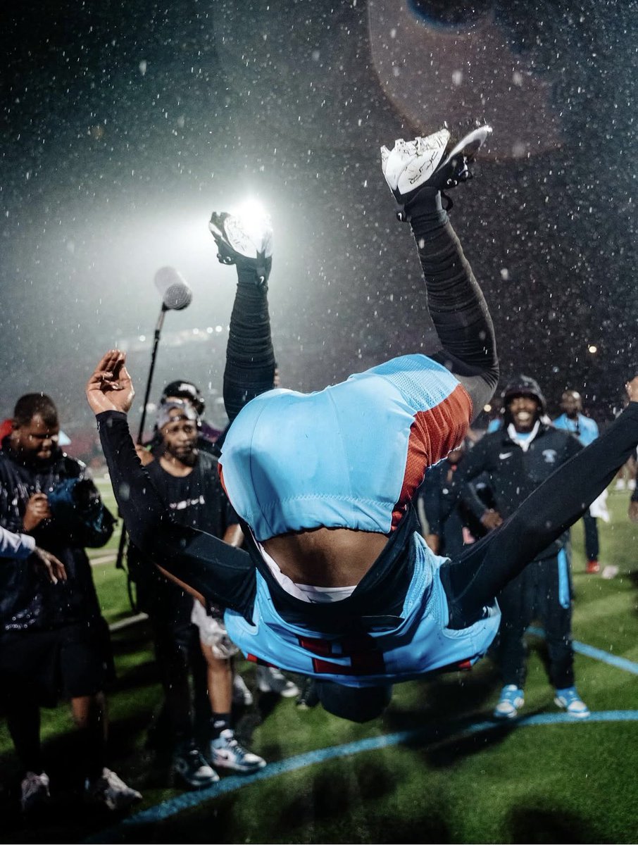 DelStateUniv's tweet image. Hornets win! 37-32! THE FIRST W UNDER COACH JAC! 🔴🔵 @DelSt_Football