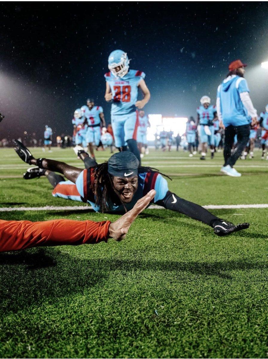 DelStateUniv's tweet image. Hornets win! 37-32! THE FIRST W UNDER COACH JAC! 🔴🔵 @DelSt_Football