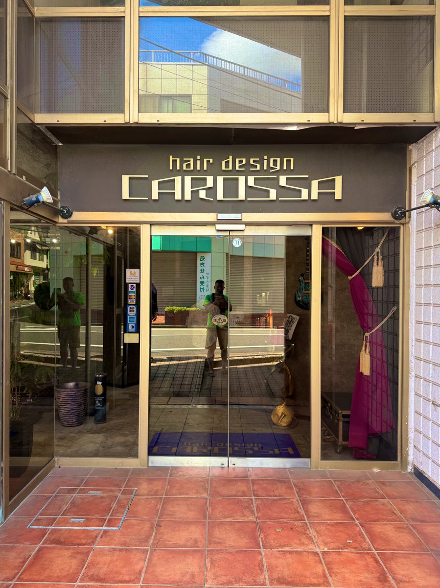 unagi_kabuki's tweet photo. #ひつま武士ポスター大作戦 ⑤
派手髪と言ったらここ🌈
#CAROSSA @carossa_mimomi さんに貼っていただきました✨
店長さん気さくな方でとっても話やすいです。派手髪にしようと考えてる方いたら、是非行ってみてください🦖🔥
#キャロッサ
#ウナギ・サヤカ
#殿は御乱心 https://t.co/qnZWr6fji4