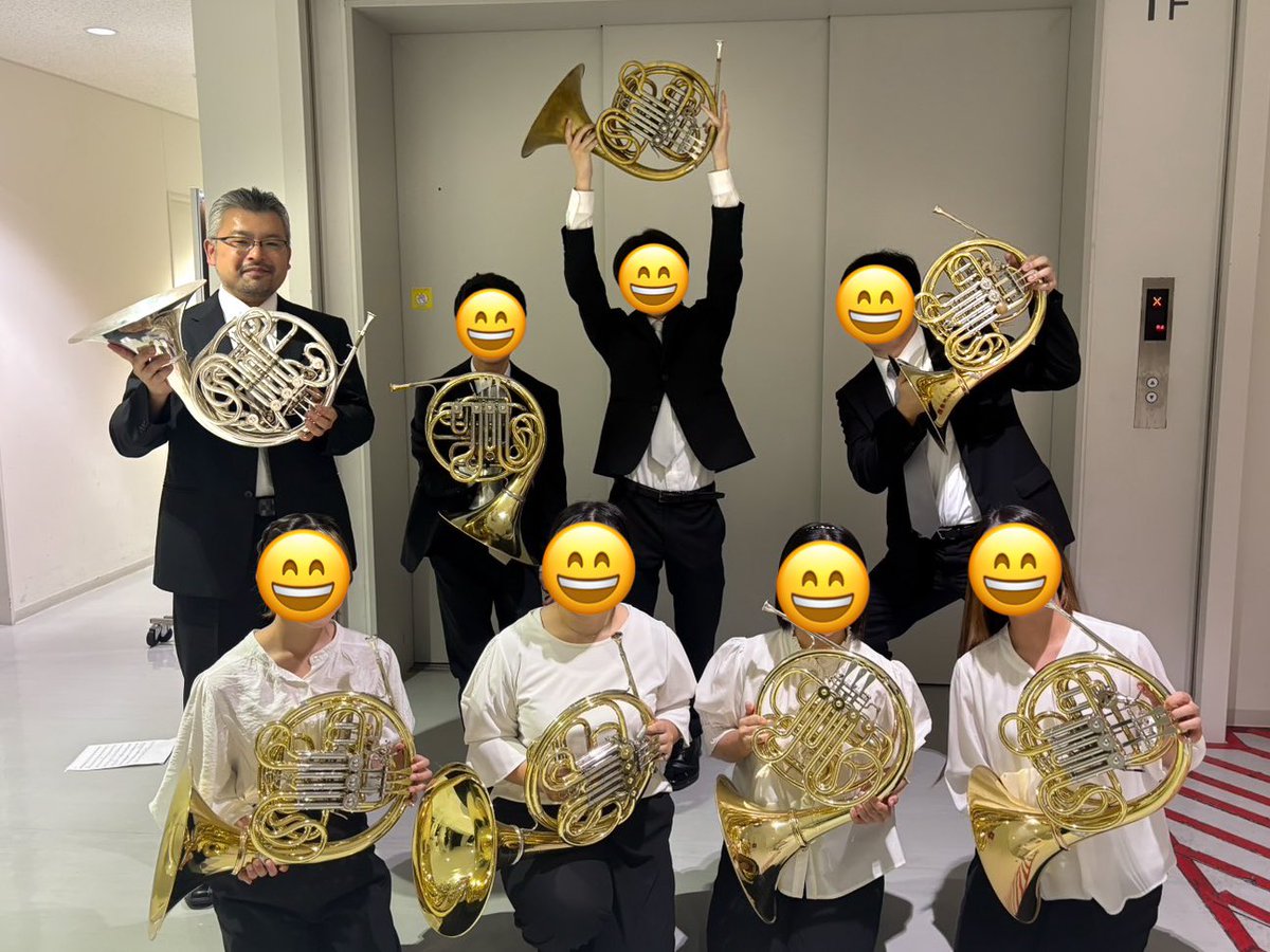 昨日は若い皆様の中で本番。
素晴らしい演奏だったと思います👍

リハを重ねるたびに良くなるアンサンブル、ときには色んな楽器の学生さんがこちらに来て一緒に分奏したりと若い力をたくさん感じた期間でした。

ご縁をくださったコバケイさん、ご一緒できた皆さん、ありがとうございました😊