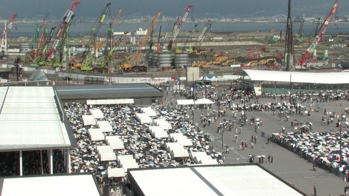 livedoornews's tweet photo. 【万博協会発表】9月6日は21.9万人が来場、開幕以来最多を更新 大阪・関西万博
https://t.co/PSjq0Znomq

これまで最も来場者数が多かったのは20万5473人が来場した8月30日だった。10月13日の閉幕日が迫り、9/8～10/4は「混雑」、この先1カ月の土曜日は全て「大変混雑」の予想となっている。 https://t.co/IH5PndONQL