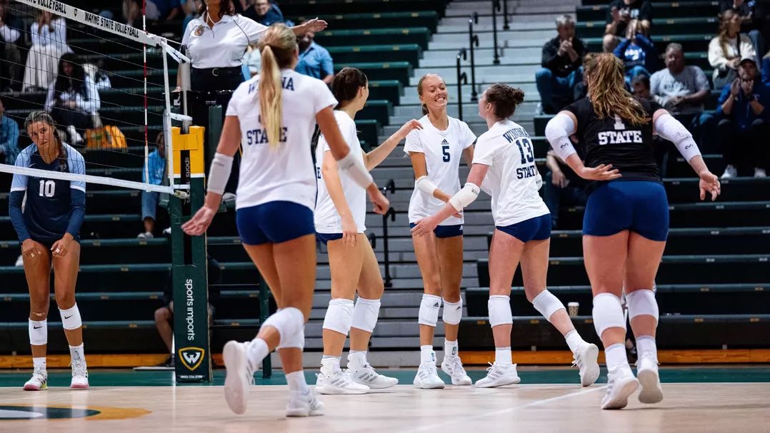 cc2amaz's tweet image. Fun weekend in Detroit at Wayne State University to get the 2025 VB season rolling. 2-2 record with tons of upside for the Warriors!  #stedlets #rollwarriors  @AshlynSteding