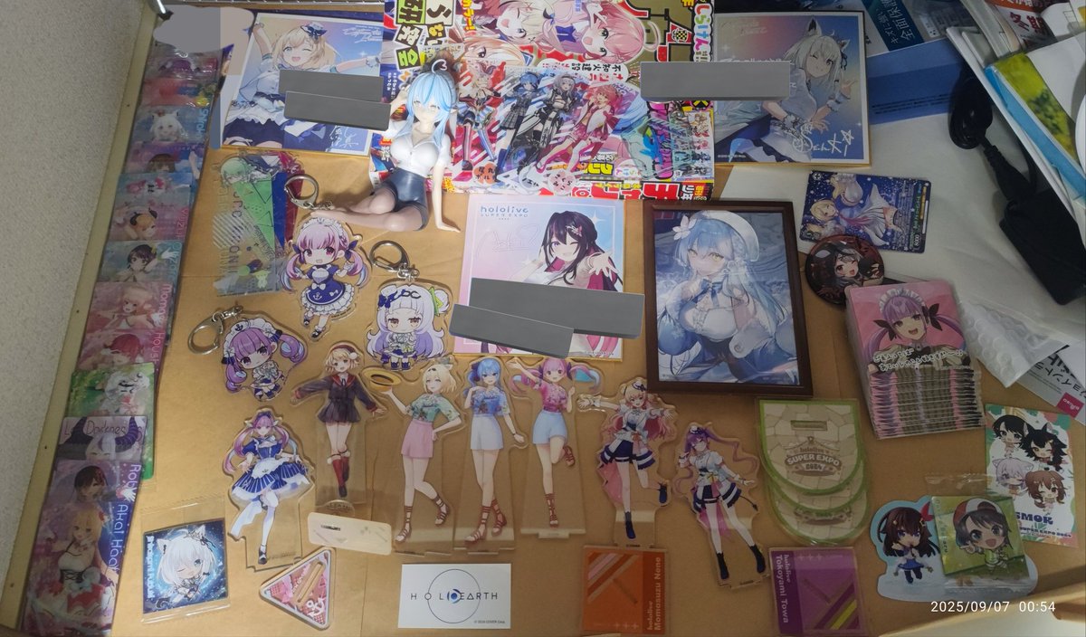 M0Rx0k4's tweet photo. 誰かホロのグッズ欲しい人いる？
写真に写ってるやつ
個別販売不可で
言い値でいいよ（5500円より上だと望ましい）
今日中にPayPayマネー限定で即決5000円くらいにしようかな

リプに詳細画像あり https://t.co/K1hbM805VV