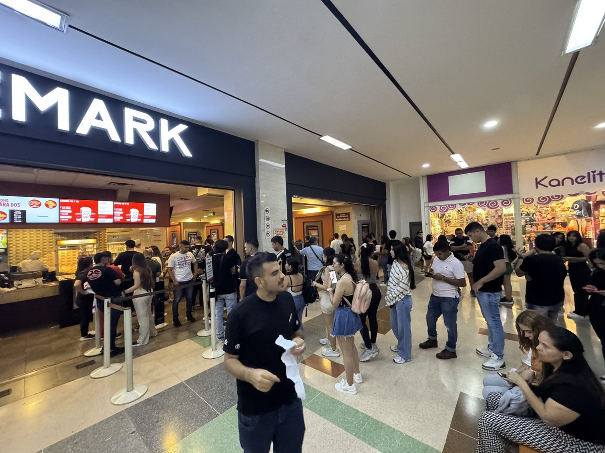 Pagas gold o pro para caja “express” <a href="/CinemarkCol/">Cinemark Colombia</a> en Cúcuta. Que mal servicio por no decir asco.