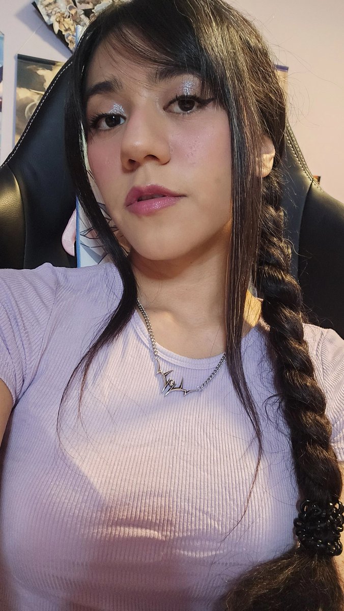 Playing Pokémon Shield for the first time in my life🩷
twitch.tv/TerraVonRiegan…