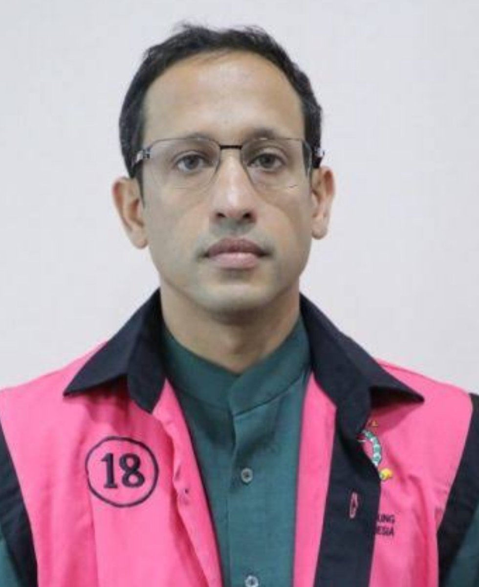 Sangat sulit memahami ada orang yg percaya bahwa doa²nya selalu didengarkan tuhannya sekaligus meyakini bahwa tuhannya tidak mengetahui perbuatan korupsinya