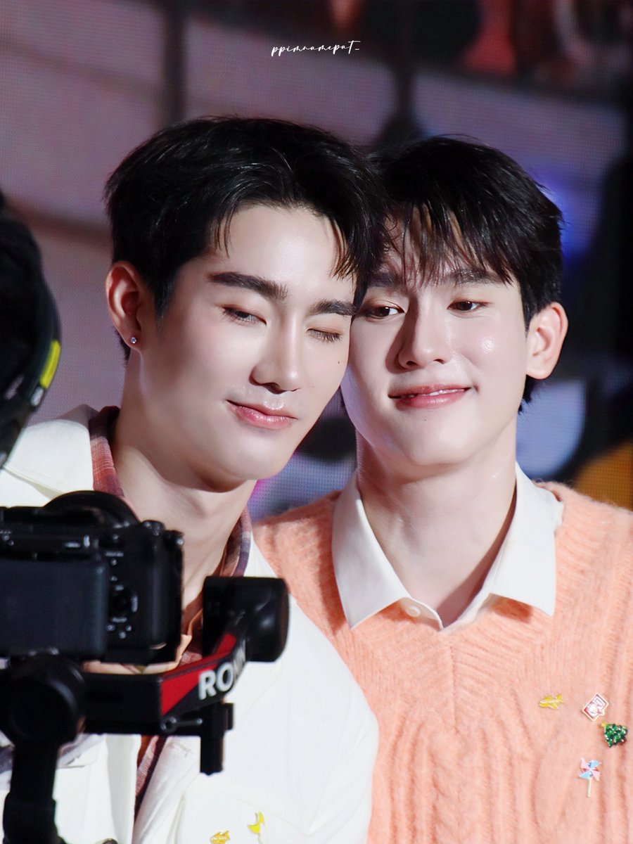 ppimnamepatt's tweet photo. ถ่ายรูปแบบ “เฟื่อน” ความสัมพันธ์ 24 ปี 🫶🏻💖
FORCEBOOK WITH SHEEP
#SheepxForceBook
𐙚 . — #fforce_ #kasibook - #ฟอสบุ๊ค ♡ https://t.co/Ne7akjy6E5