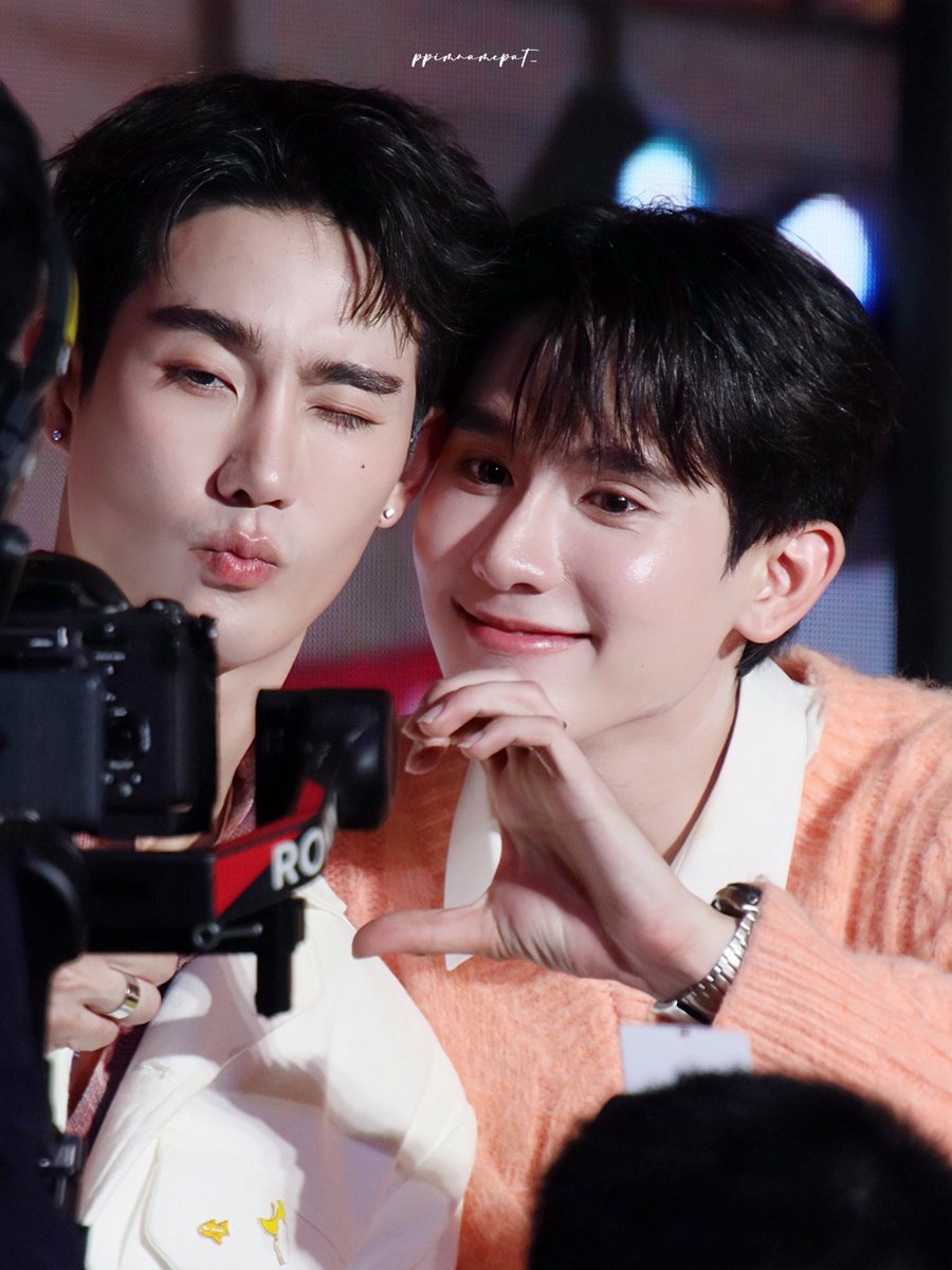 ppimnamepatt's tweet photo. ถ่ายรูปแบบ “เฟื่อน” ความสัมพันธ์ 24 ปี 🫶🏻💖
FORCEBOOK WITH SHEEP
#SheepxForceBook
𐙚 . — #fforce_ #kasibook - #ฟอสบุ๊ค ♡ https://t.co/Ne7akjy6E5
