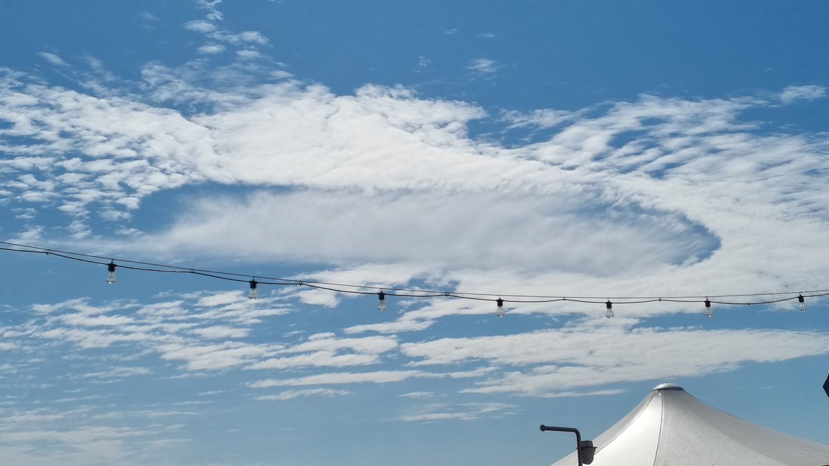 An unusual fall streak cloud near Jervis Bay NSW.

Very pretty.