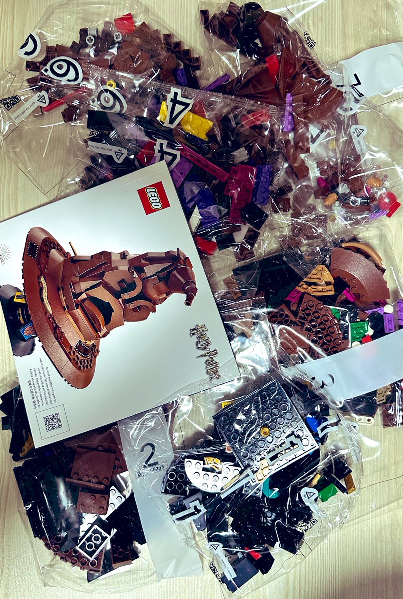BuNinayBricks's tweet image. SORTING HAT 🦡🦁🦅🐍

which house are you in?

#lego #sortinghat #legosortinghat #harrypotter #hogwarts #hufflepuff #gryffindor #ravenclaw #slytherin #afol