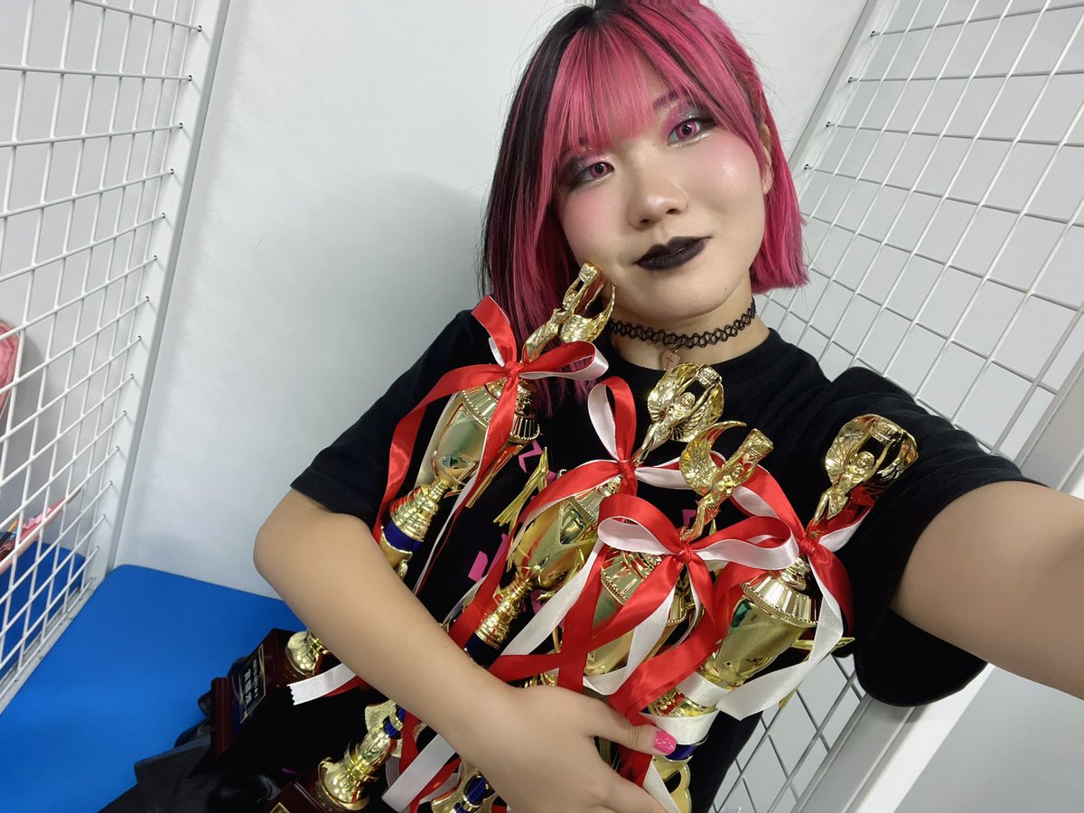 RINA_STARDOM's tweet photo. 5☆STAR GP 2025
・RED STARS-B　ベストバウト賞
・決勝トーナメントベストバウト賞
・技能賞
・敢闘賞

4冠‼️‼️‼️
初出場でこの結果は素直に嬉しいな😈🖤

ただ本気で優勝狙ってたし、その1番価値あるトロフィーに手は届かなかったから全然満足してないけどね
来年は優勝のトロフィー獲る

 #STARDOM https://t.co/R20HkaAitR