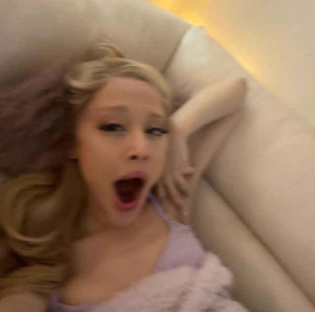 fiz uma torta de calabresa pra comer vendo filme e dormi