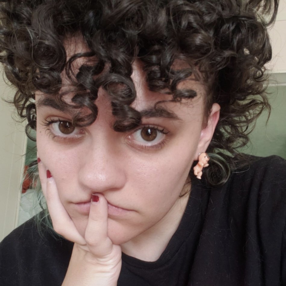 Curly tweet media