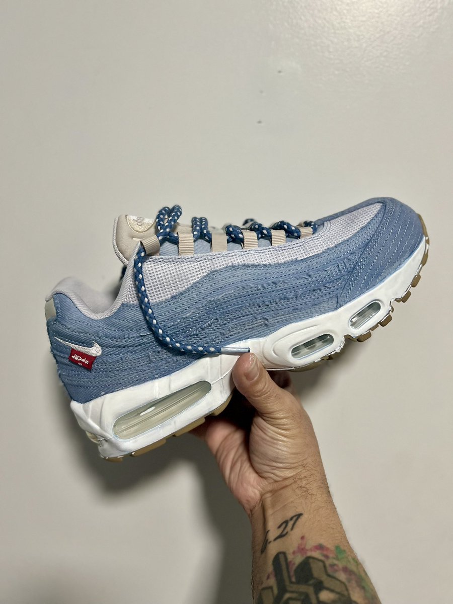 The final product. Midsoles painted, slightly distressed. <a href="/airmaxtrin/">trin.</a> 
Levi’s Air Max 95