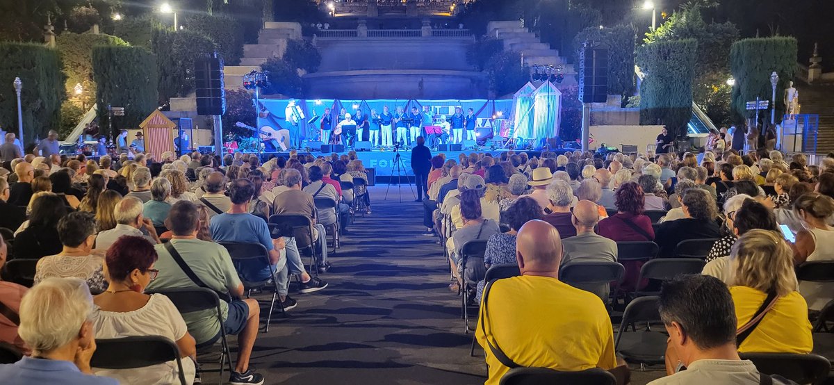 Com cada any  la  #FontdeMontjuïc Montjuïc ens recorda la muntanya marinera que és.

XXXV nit de l'Havanera bona música i bon rom cremat!

Grup Folk Montjuïc, Havaneres Montjuïc i Mar Brava; el poeta Josep Maria Pérez, enguany homenatge al compositor Antoni Mas i Bou.