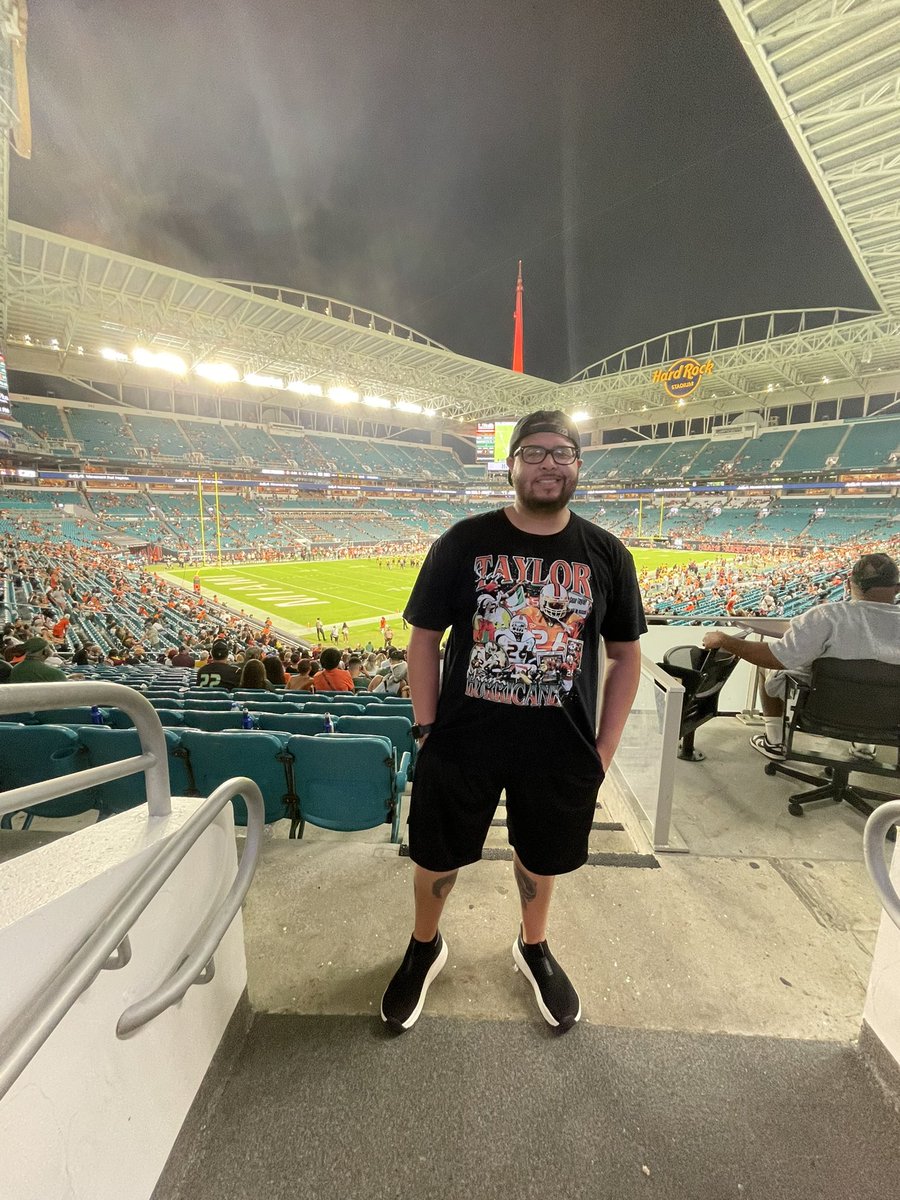 ShaneRagoonan's tweet photo. It’s all about the 🙌🏼 @MiamiHurricanes https://t.co/gV5wi8GsUI