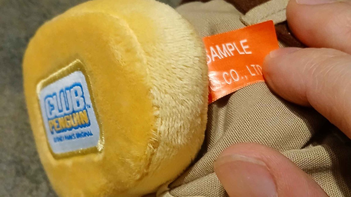 Club Penguin Collectors (@clubpengcollect) on Twitter photo A pre-released factory sample of a jumbo 9-inch Explorer Penguin plushie with a Dream Inko tag owned by <a href="/_screenhog/">Chris Hendricks 📺🐖</a>!
Dream Inko is a toy manufacturing company in South Korea 🇰🇷, who had a direct partnership with Jakks Pacific (the main manufacturer producing Club Penguin plush A pre-released factory sample of a jumbo 9-inch Explorer Penguin plushie with a Dream Inko tag owned by <a href="/_screenhog/">Chris Hendricks 📺🐖</a>!
Dream Inko is a toy manufacturing company in South Korea 🇰🇷, who had a direct partnership with Jakks Pacific (the main manufacturer producing Club Penguin plush