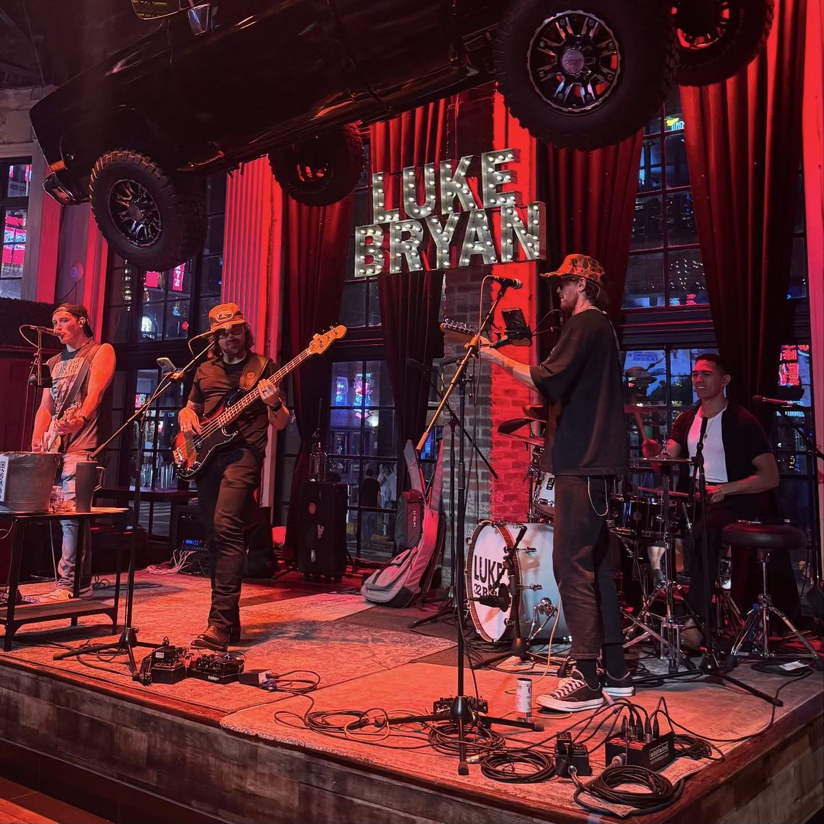 BROADway &gt; any other way 🏙️🍻🤠 #Lukes32Bridge