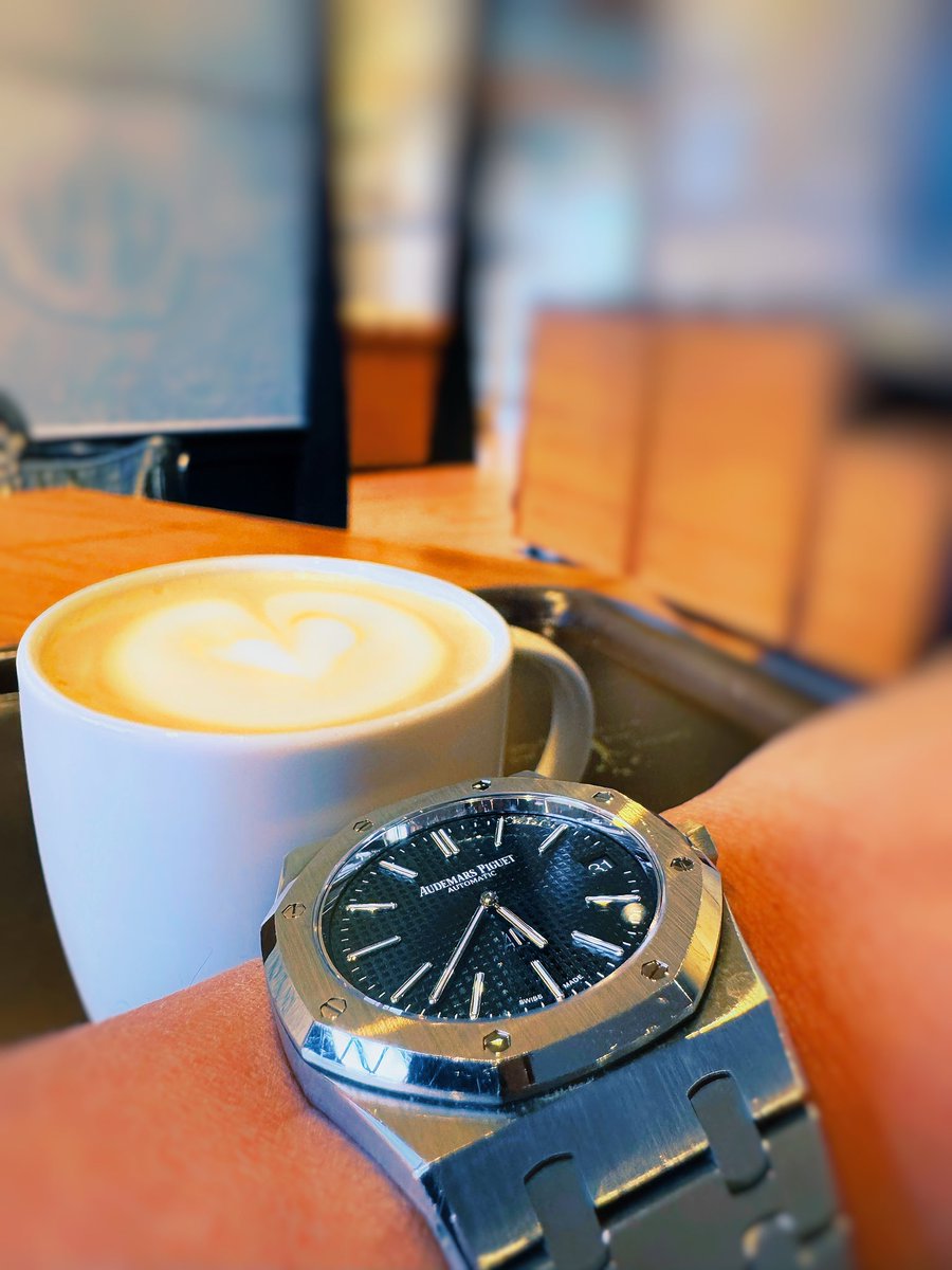 出張先で会議前にカフェインを注入し英気を養う☕️
久しぶりにcappuccino🎶
仕事との相性が抜群の15202stで✨