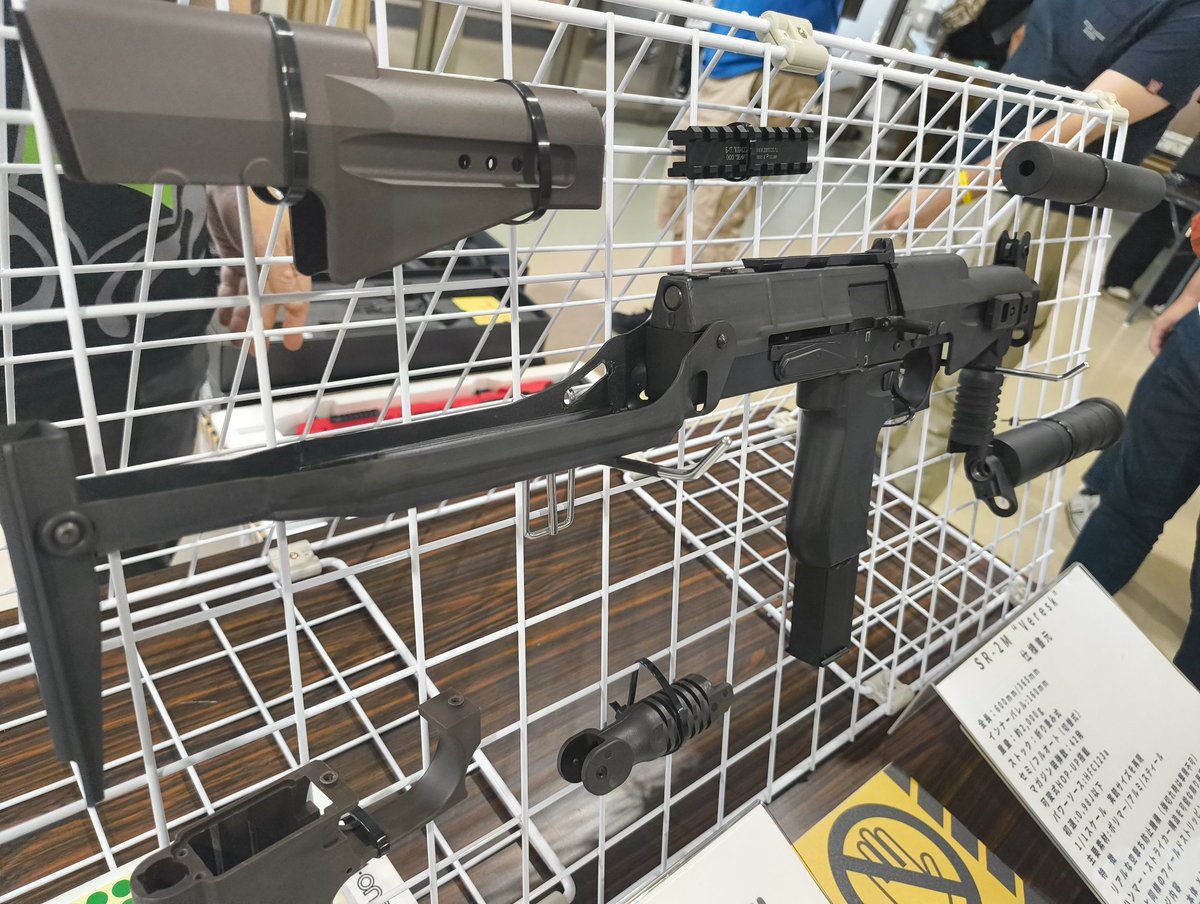 すげー、やっす
ハンドガードの茶色は意外と茶色っぽくない割と焦げ茶？