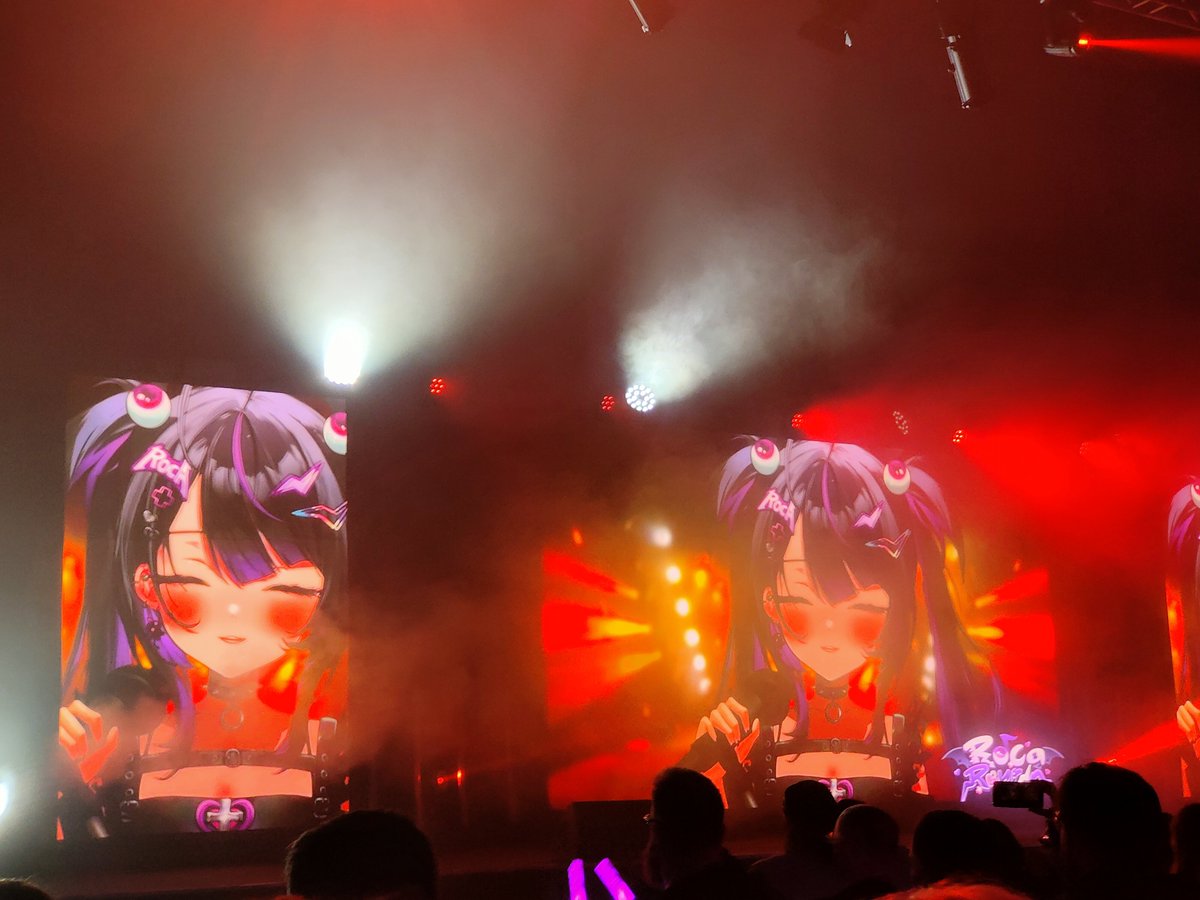 ShadowPear's tweet image. VeXpo Day 2:

The concerts today were just incredible. Phase were funny yet so talented (Uruka's violin had me speechless)

Idol Anarchy was BATSHIT INSANE; all 4 of them killed it. Roca's voice had me ascending as usual. But Katie, ARE YOU HUMAN? HOW ARE THOSE SOUNDS POSSIBLE??