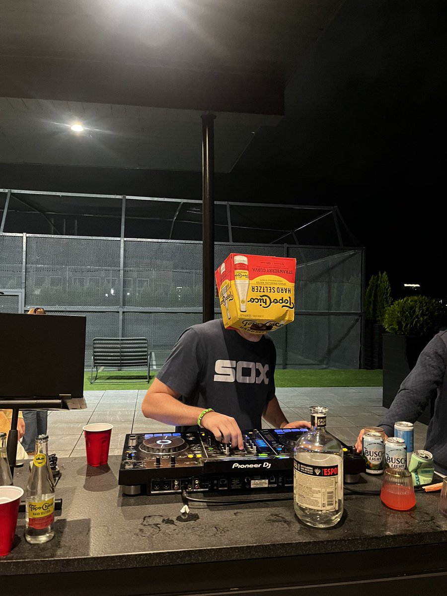 HawkTusi tweet media