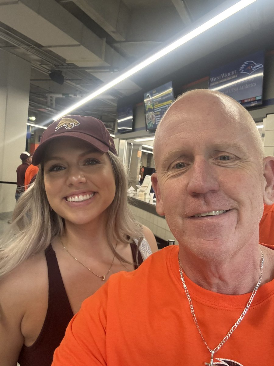 bloomer_sa's tweet image. Good to see you today @mrs_connor_ljhs ! Proud of you with your new job!