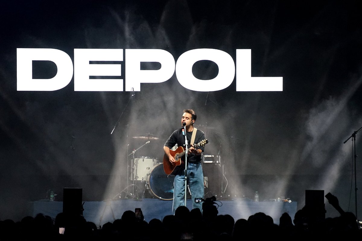 PalenciaCultura's tweet photo. 🎙️Los conciertos de estas Fiestas de #SanAntolín 2025 llegaban a su fin en esta noche de sábado 6 de septiembre con el espectáculo de #Depol en el Paseo del Salón con un numeroso público que ha cantado sus canciones de principio a fin. https://t.co/Di0gSBBcLR