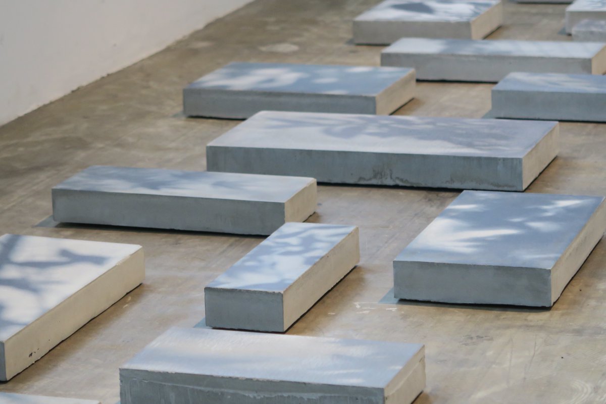 最終日（9/7）
「金森由晃＋西尾秋乃 微分される景色」（名古屋学芸大学）
aichitriennale.jp/ala/project/20…
8月10日からはじまった展覧会も、あっという間に最終日となりました。西尾さんの作り出す奇妙な景色も、金森さんによる抒情的な景色も、本日が見納めです！19時まで開館していますのでお見逃しなく！