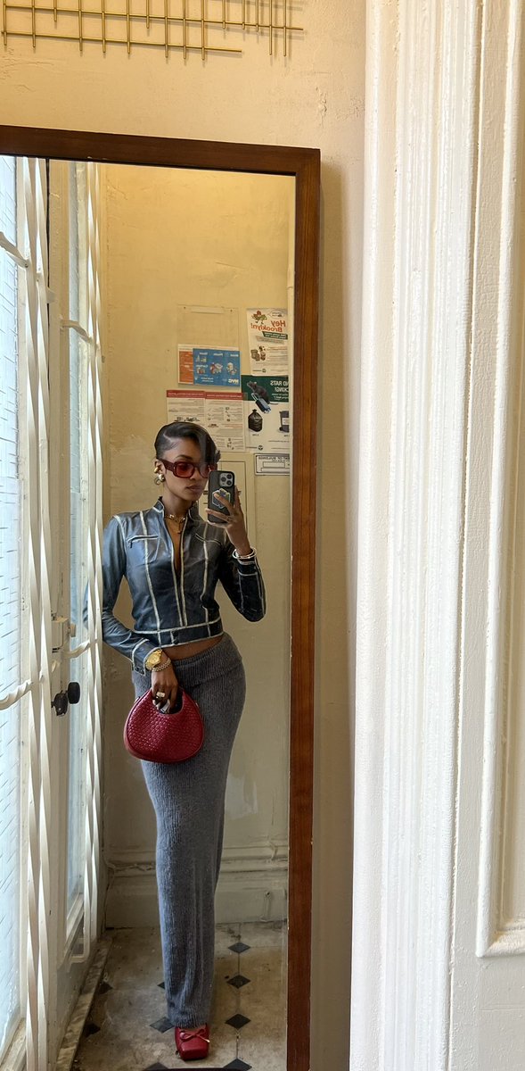 AVWayans's tweet photo. @hustlanani SHEIN down to the socks or what ever Ferg said. 

Jewelry 
Shades
Shoes 
Purse 
Skirt
Allllllll @SHEIN_Official https://t.co/iVYN9iLpA3