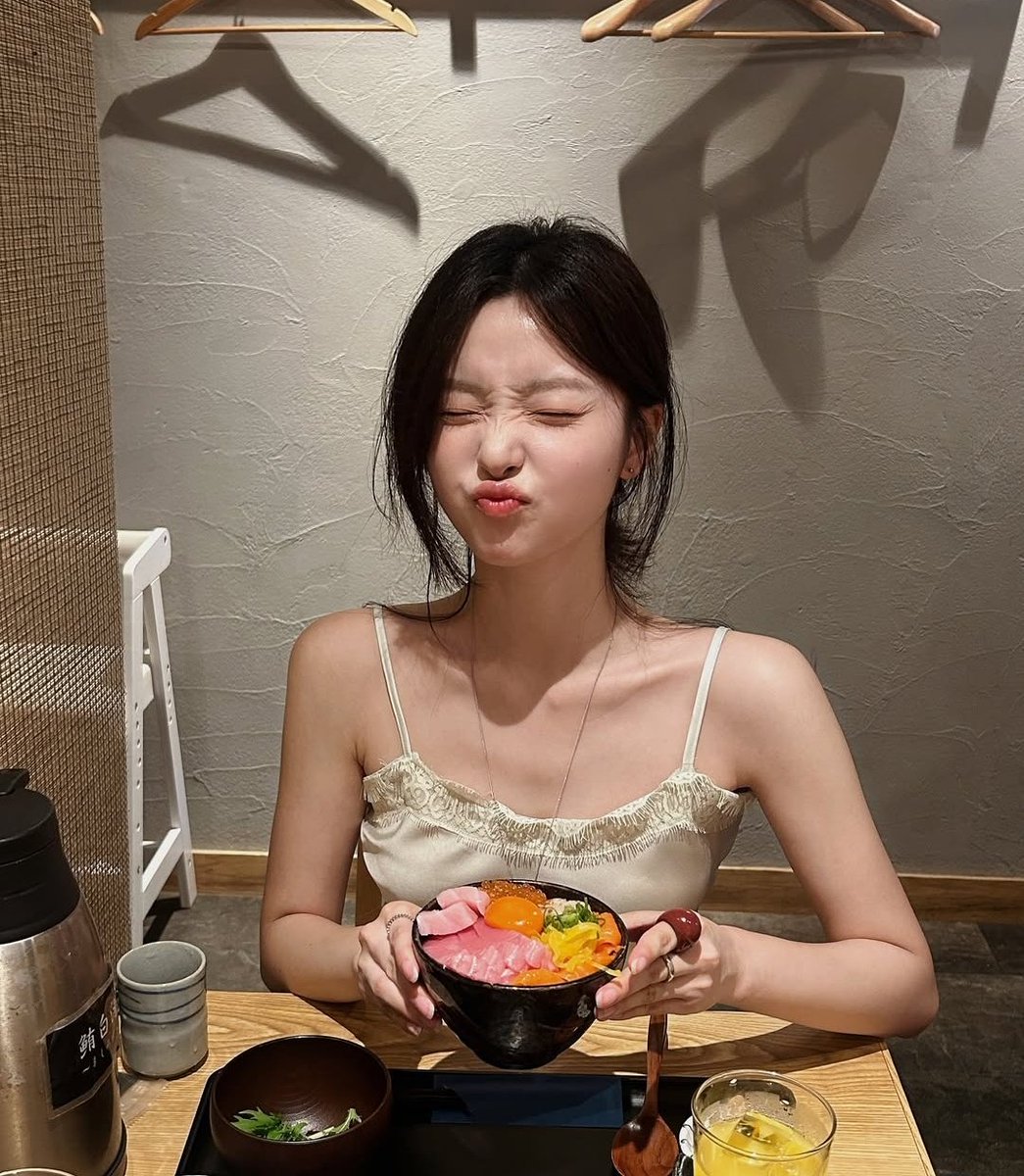 elara ft food or.. food ft elara?