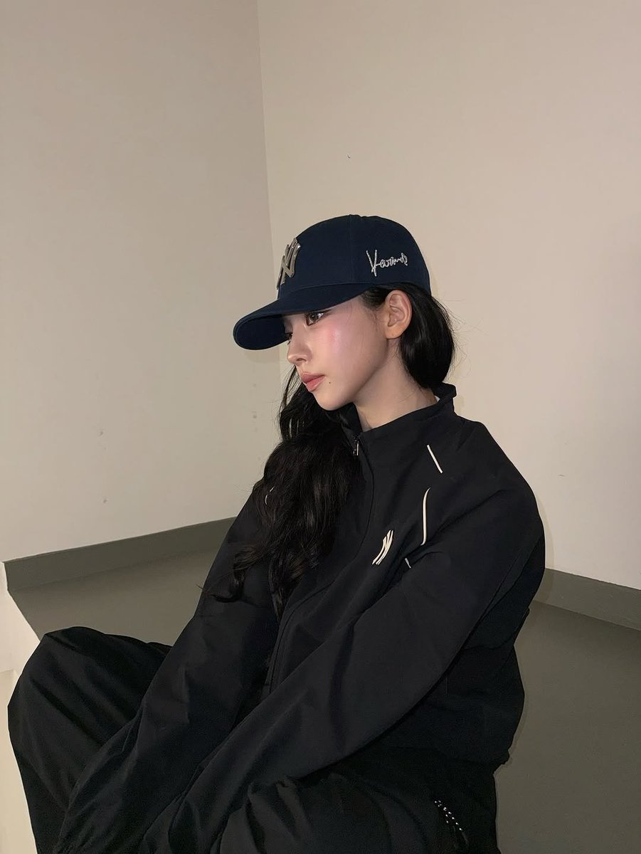 The Soft-Pawed Furce, Cherine tweet media