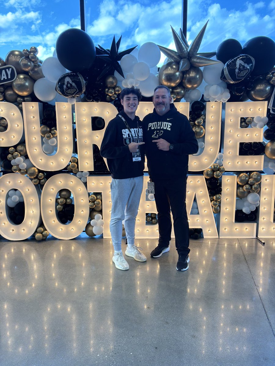 LukeMahoney07's tweet photo. Had a great Game Day Visit at @BoilerFootball tonight thanks to @Nrenna @Coach_Odom! Looking forward to building a great relationship! 

@OLCHS_football @EDGYTIM @PrepRedzoneIL @DeepDishFB @AllenTrieu @adamgorney @Bryan_Ault https://t.co/thL9MwuNQy