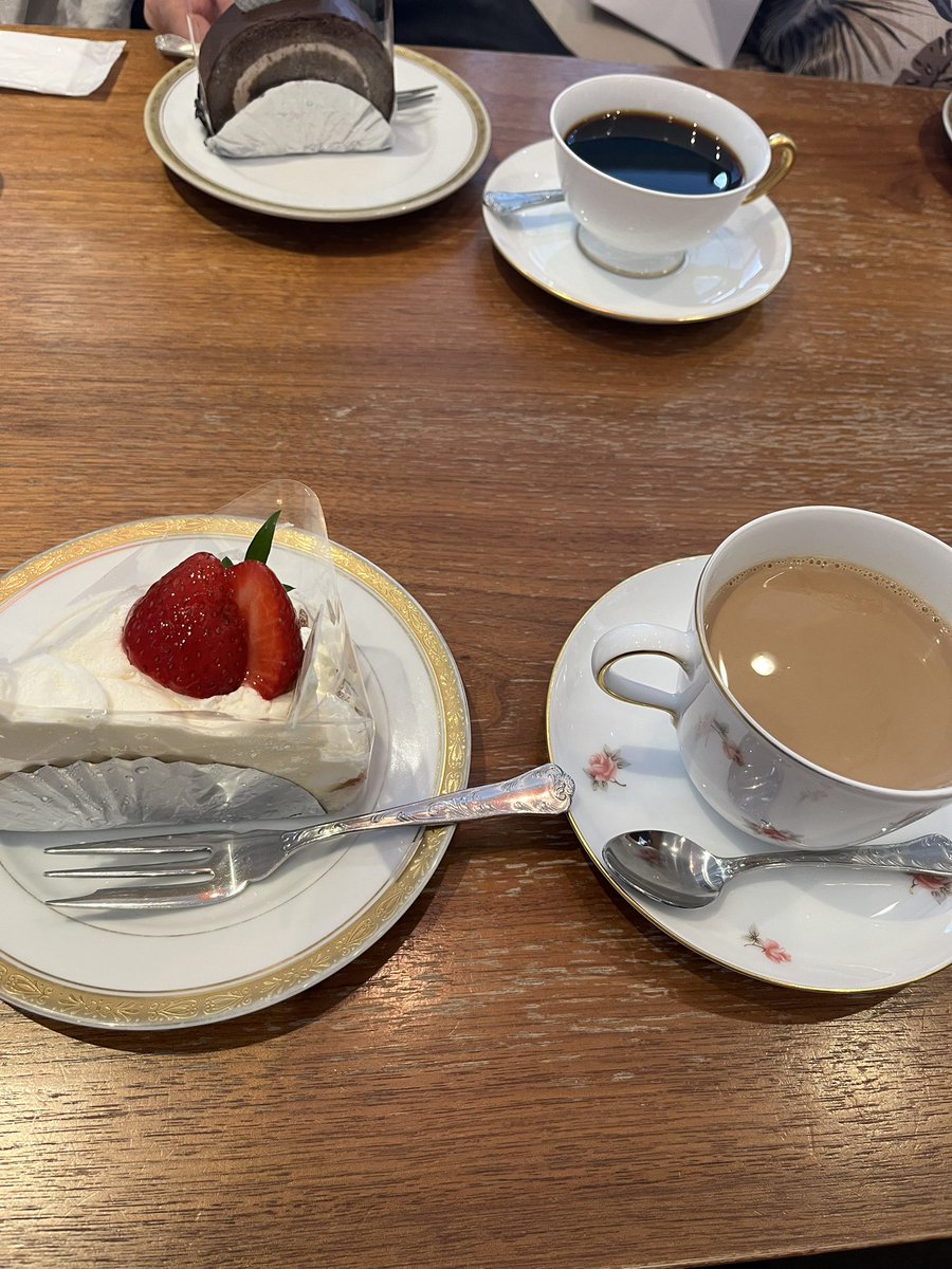 昨日3回目観てきたけど劇伴好きすぎる〜
あとチーズケーキ美味しすぎて永遠に食べ続けたかった…