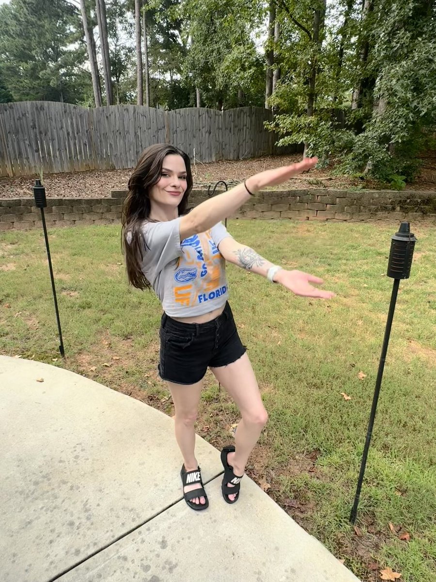 notizzy93's tweet image. Yall im 6 followers from 3k! Help a Gator Girl out 🐊🙏🏼 Especially during these trying times 😭