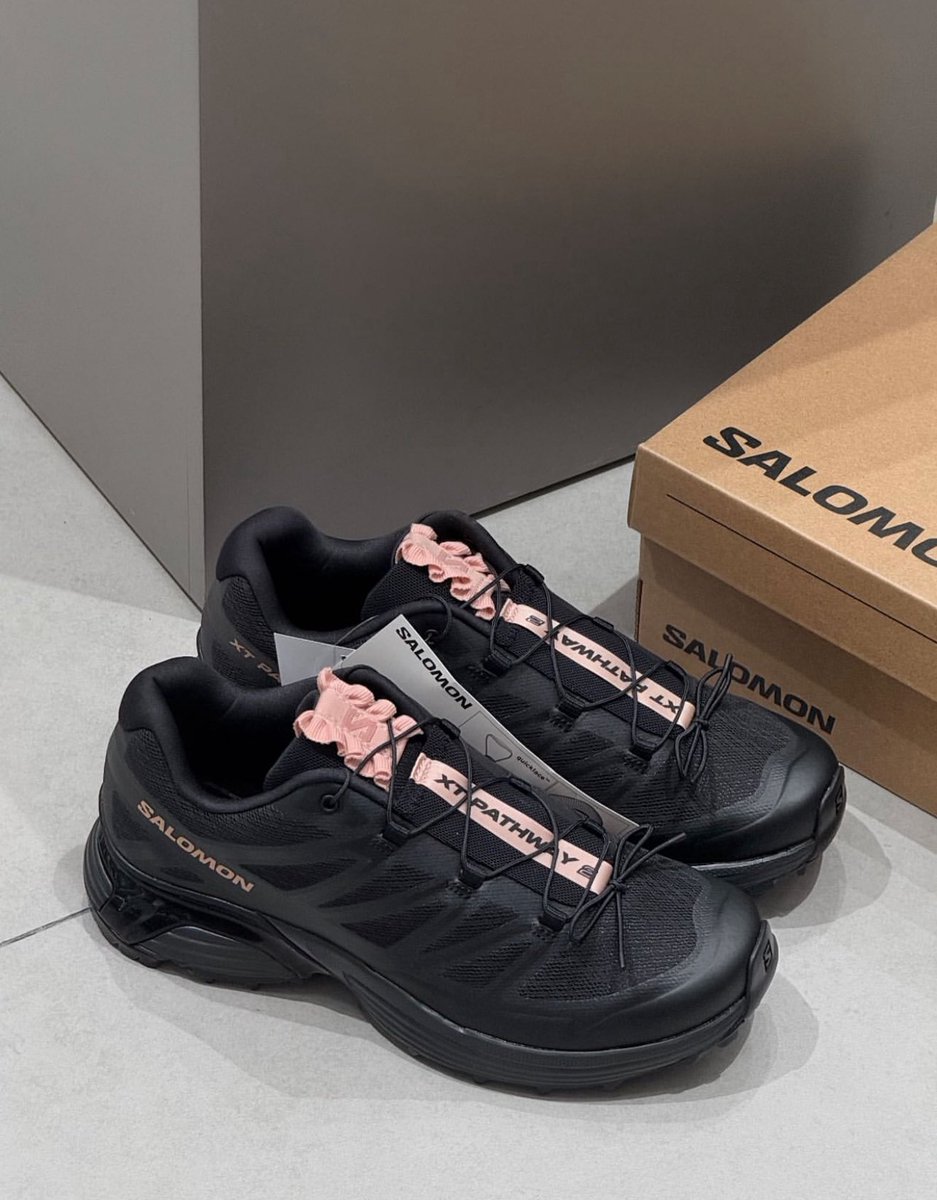 앞코에 리본이 너무 귀여운데 다음 운동화는 이걸로 살까봐,,🎀

🛒SALOMON XT-PATHWAY 2 SATIN