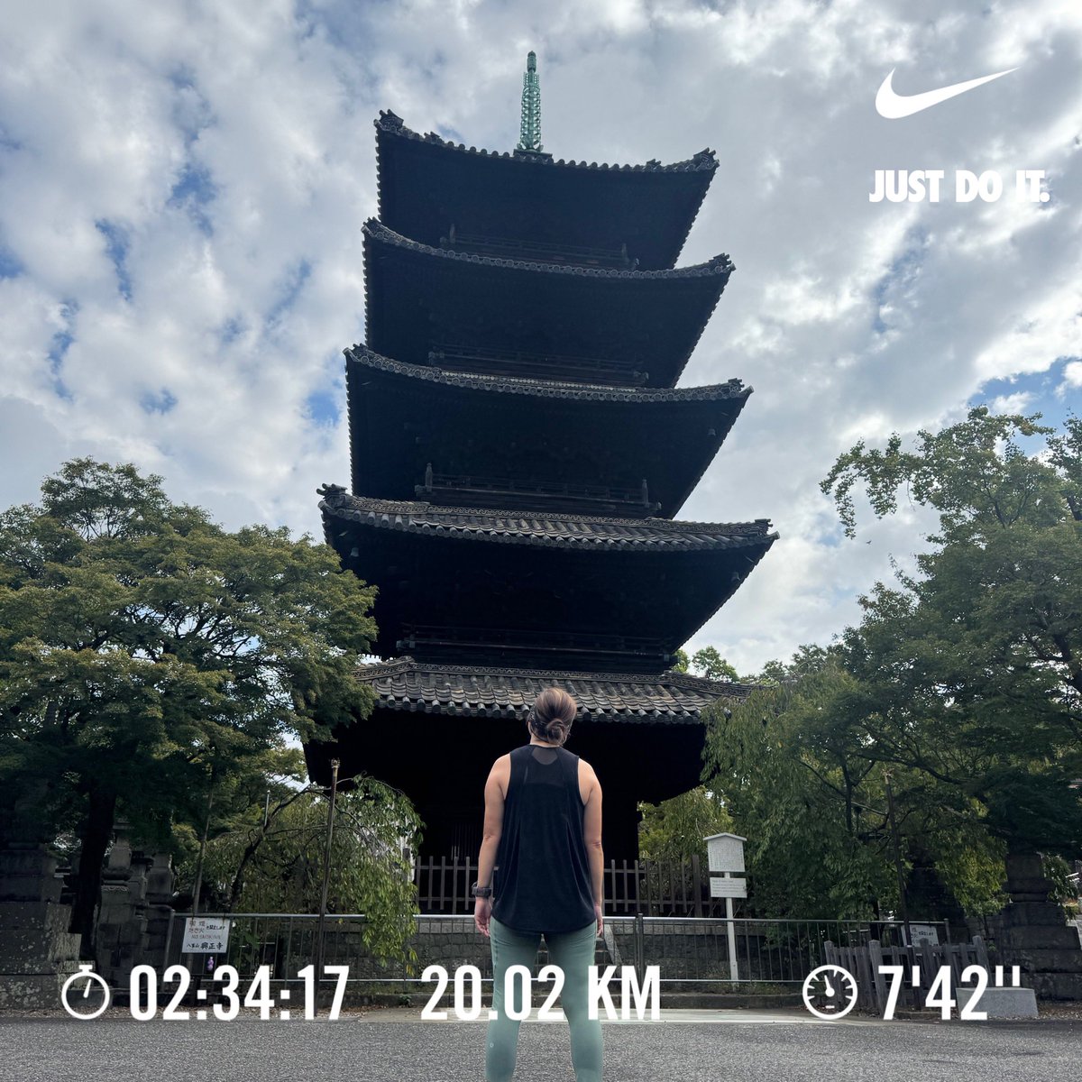 妻と朝の20km走🏃🏃‍♀️ 八事山興正寺の静かな雰囲気と名古屋大学周辺の坂のキツさに汗だく。  坂の多い街を走るのは、ゆっくり走でもメリハリがついて🙆🙆‍♀️ 消費カロリーも増加♪  声を掛け合って2人で走る時間はプライスレス！ランナーの朝は走ってこそ✨ #坂道地獄 ...