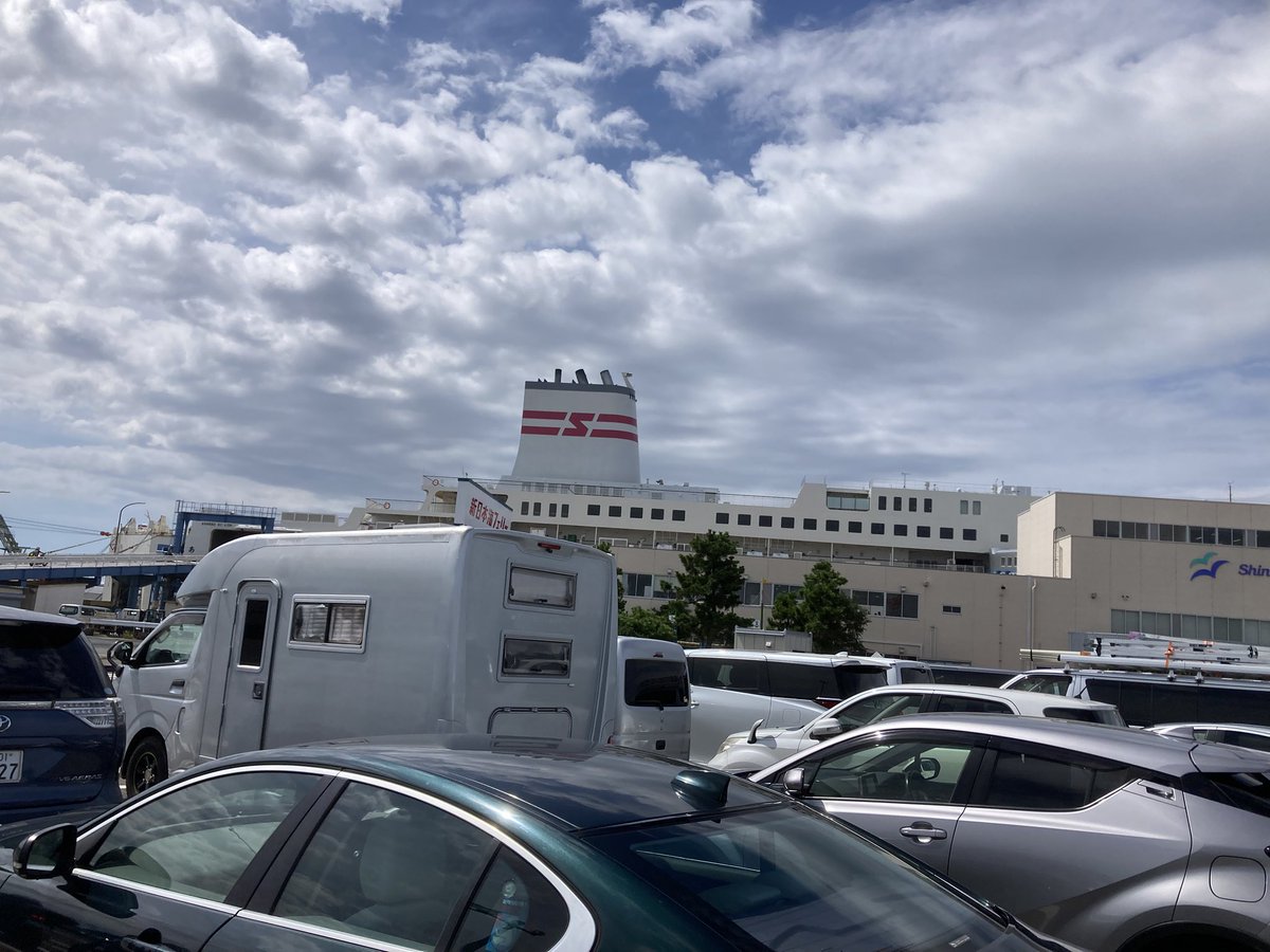 新潟港からフェリーに乗って小樽に行きます