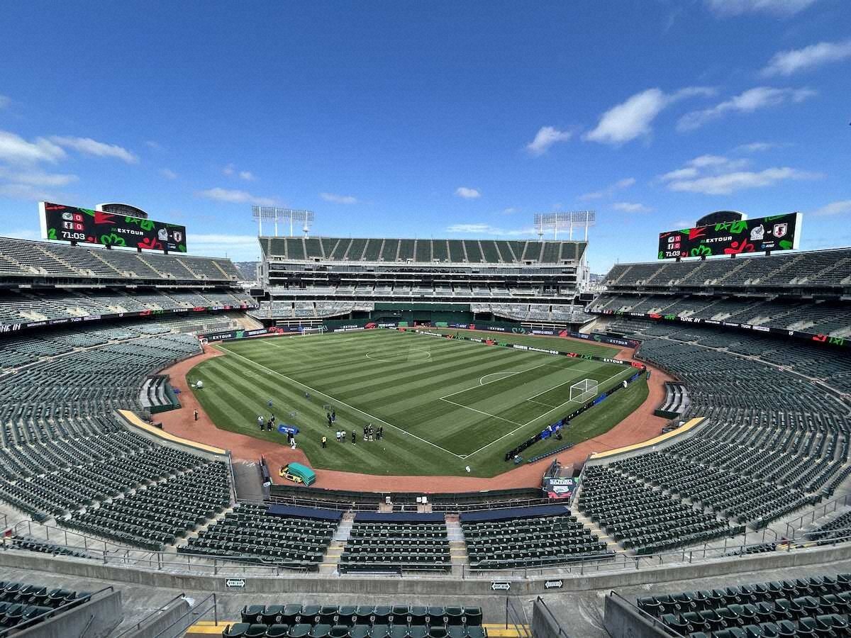 【注目集まる】サッカー親善試合 日本-メキシコ戦、会場はオークランド・コロシアム
news.livedoor.com/article/detail…

昨年までMLBアスレチックスの本拠地として使われていた。サッカーで使用する際は本塁付近にコーナーフラッグが立ち、一塁線沿いがゴールライン、三塁線沿いがタッチラインとなる。