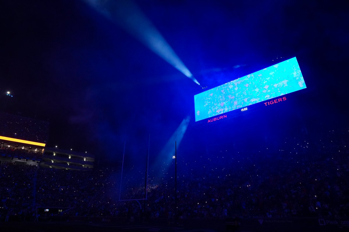 𝐀𝐮𝐛𝐮𝐫𝐧 𝐛𝐞𝐢𝐧𝐠 𝐀𝐮𝐛𝐮𝐫𝐧 🦅