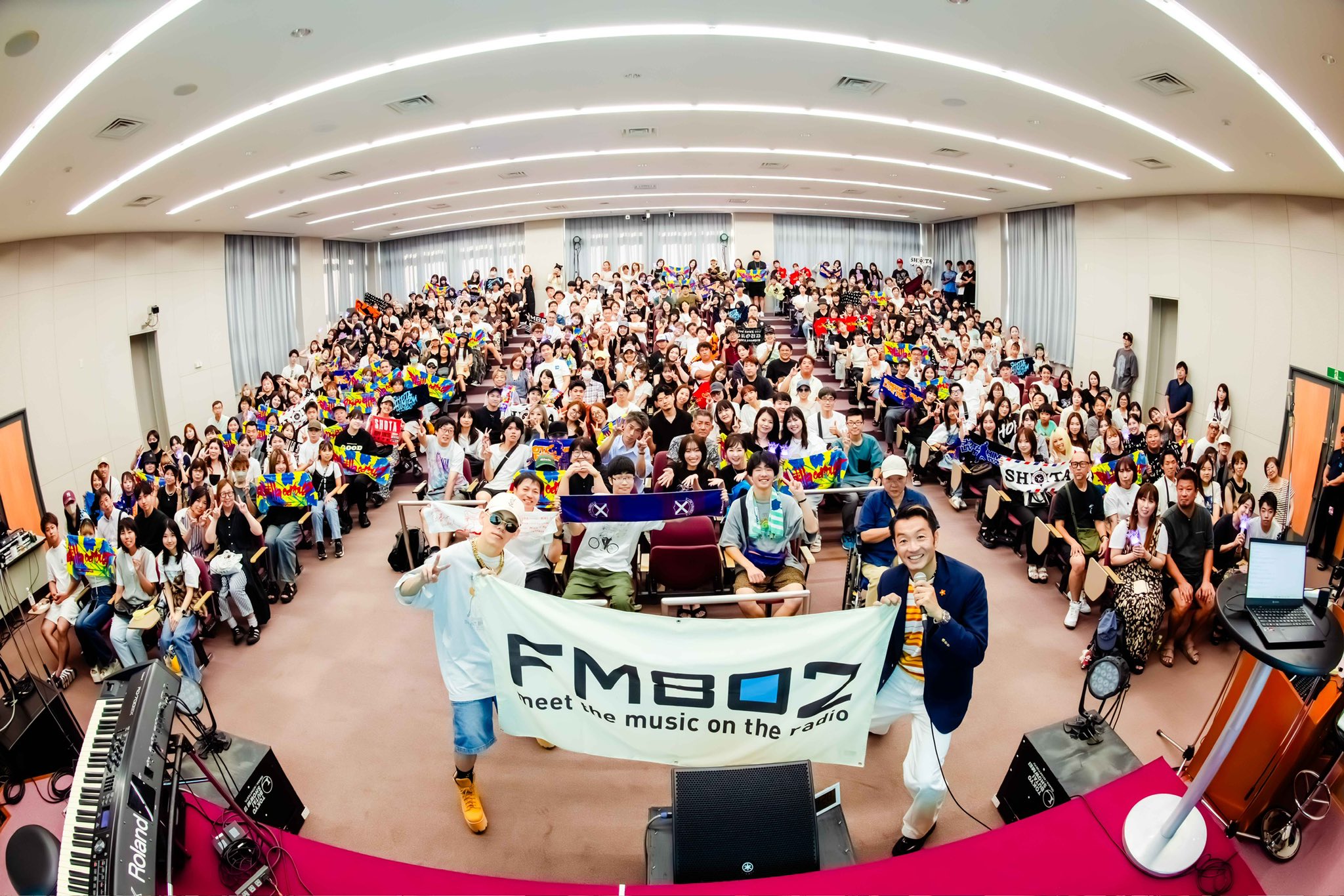 FM802 on X: 