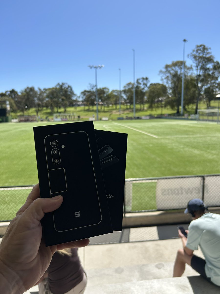 Touching grass and playing with my new toy 

One more <a href="/solanamobile/">Seeker | Solana Mobile</a> has hit <a href="/SolanaANZ/">Solana Australia / New Zealand | anzSOL</a> shores 🔥