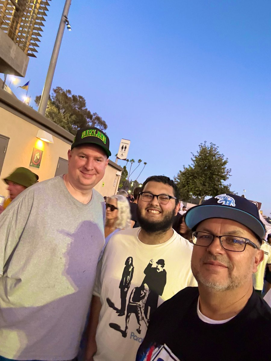 Oasis tonight. Running into <a href="/flashfire34/">James</a> - bonus.