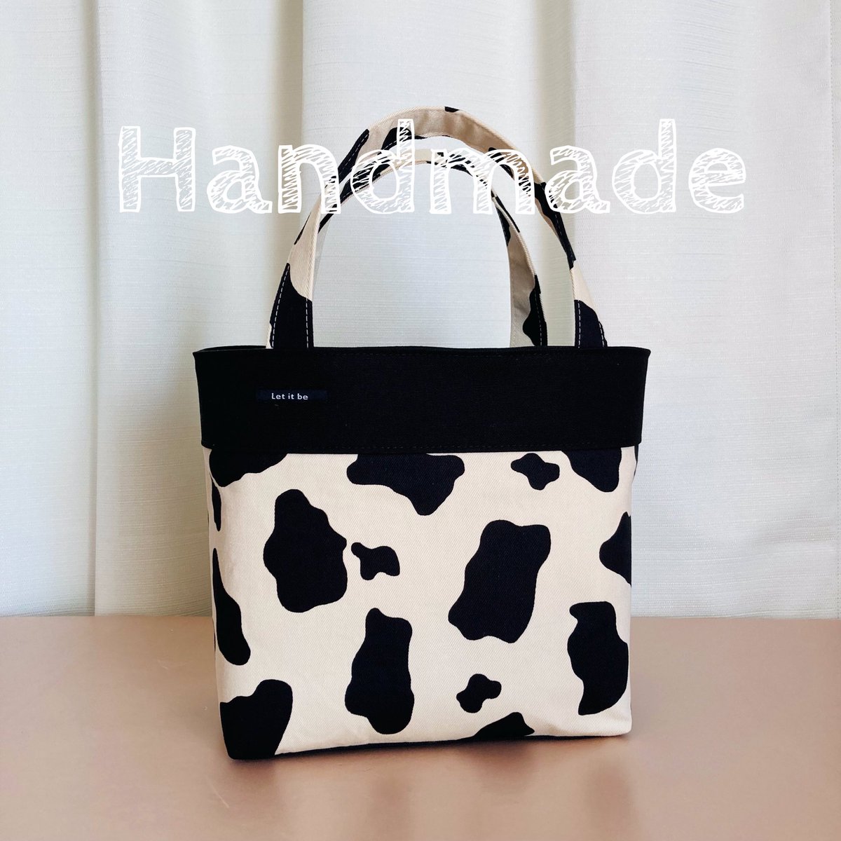 marie__handmade's tweet photo. 牛柄ホルスタインシンプルミニトートバッグ（白/黒）＊ハンドメイド

#ハンドメイド #ソーイング #布あそび
#わたしの作品を宣伝させてください

＊作品保管庫（Instagram）#牛柄
https://t.co/qbi3Y7V8zP

＊作品販売所（メルカリ）
https://t.co/RviIyhu9iF https://t.co/cSTNbWSty8