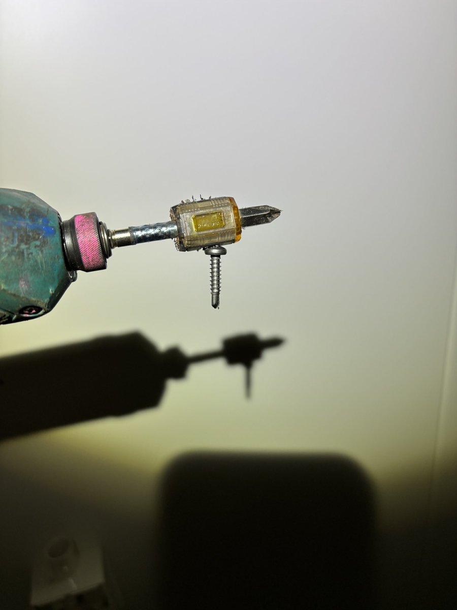 ステンレスのビス注文したのにコレが来てクレーム案件

バレないと思ったのか？