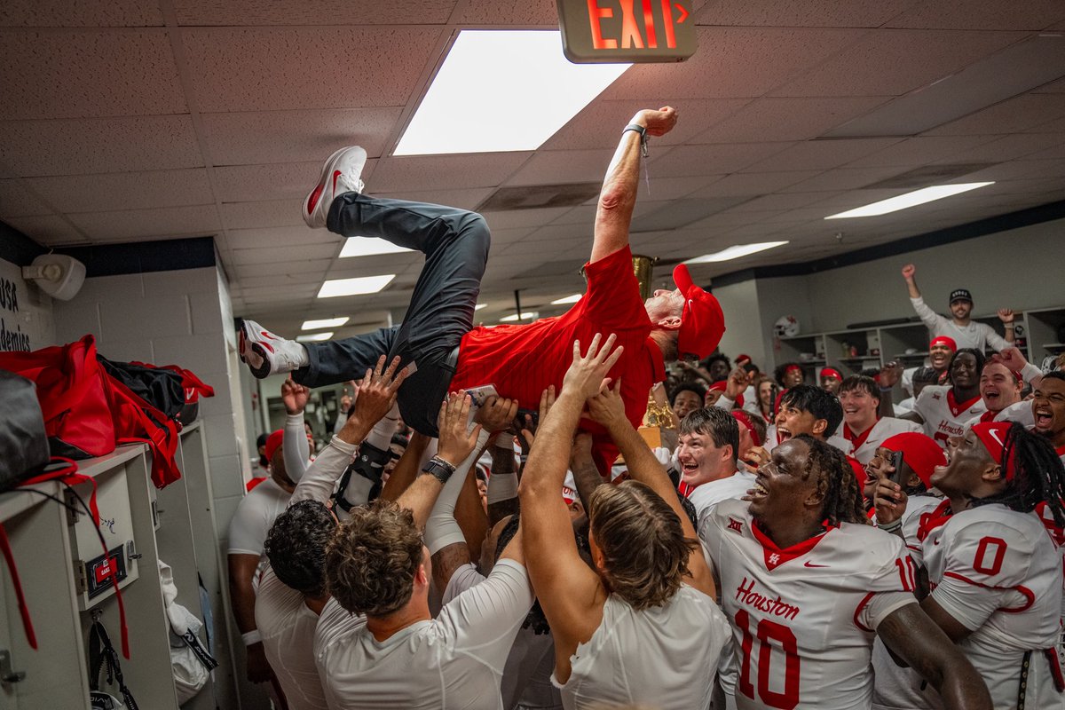 UHCougarFB's tweet image. Frame it 📸