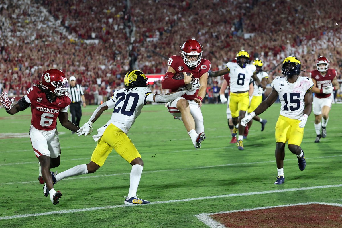 John Mateer (344 total yds, 3 total TDs) lead Sooners to 2-0 over Wolverines 💪